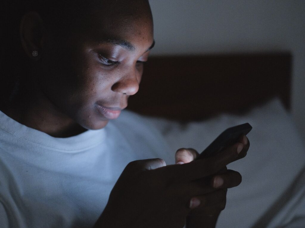 phone light insomnia